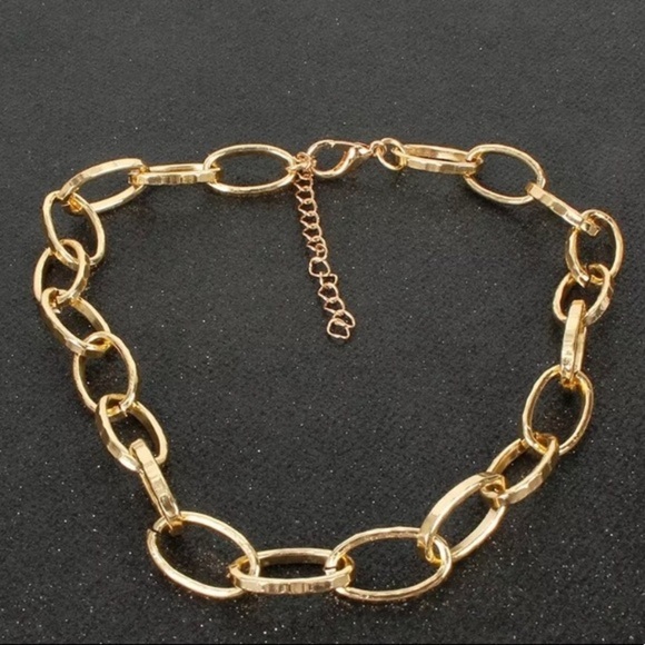 OVAL CHAIN LINK NECKLACE - Picture 2 of 4